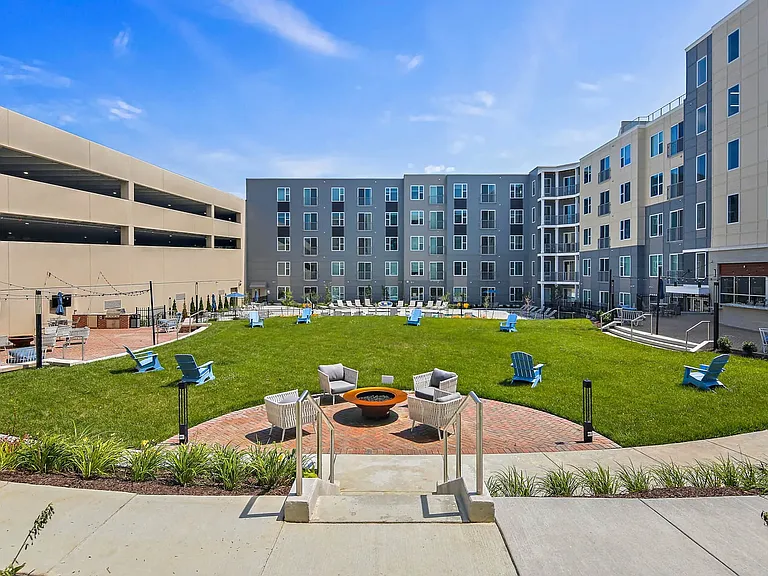 Metropolis Apartments — Photo 23
