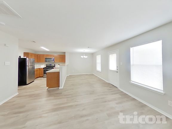 2nd image of 2910 Candleside Dr