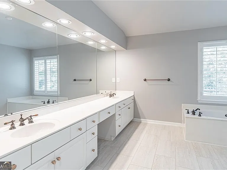 5491 Oxford Chase Way — Photo 36