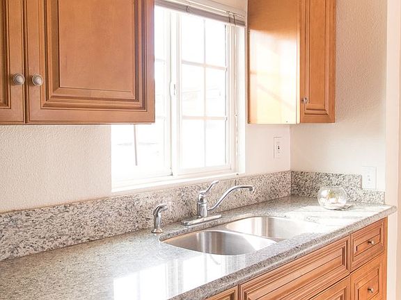 3rd image of 830 W Mission Bay Dr #9559333