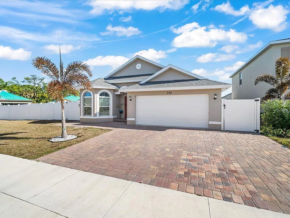 340 Palm Breezes Dr