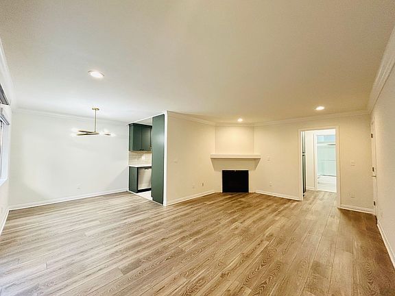4th image of 3516 Jasmine Ave #105
