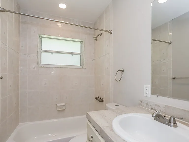 908 N Palm Dr — Photo 17