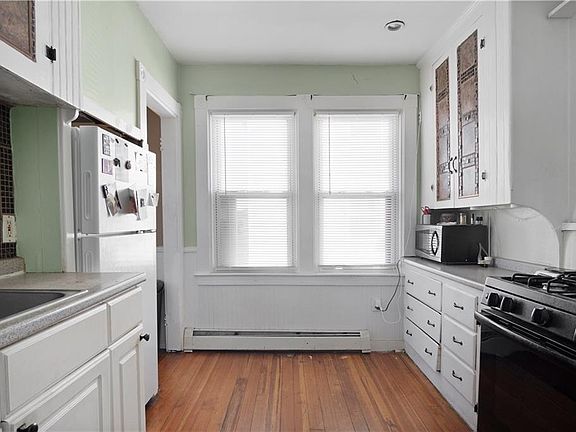 4th image of 90 James St