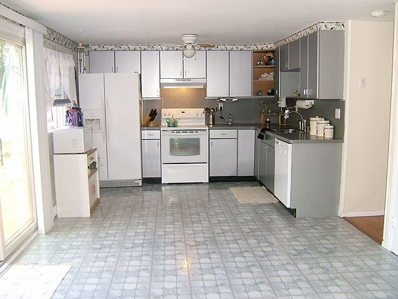 Spacious New Kitchen