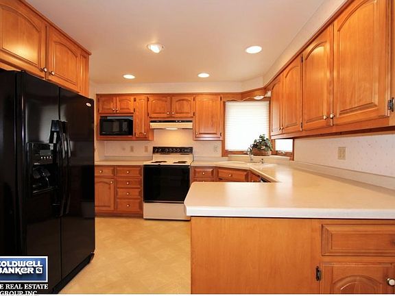 Kitchen Fully Applianced