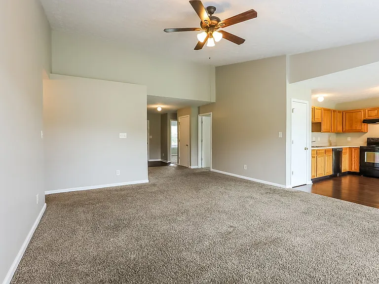 1083 Pine Ridge Way — Photo 4
