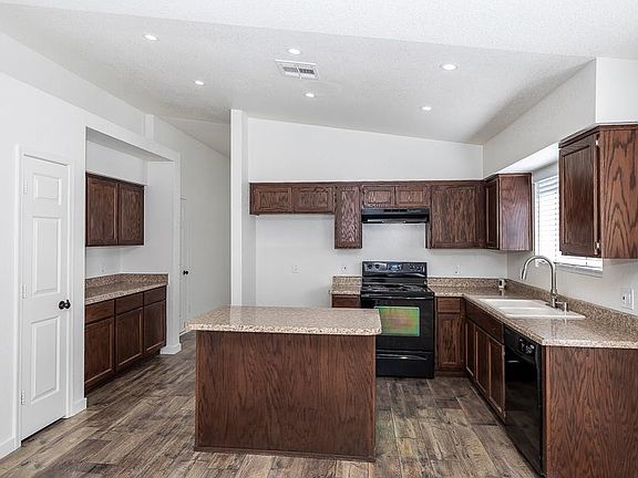 5th image of 4086 S Cedar Ave