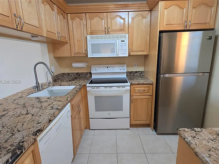 9230 Lagoon Pl #310 — Photo 5