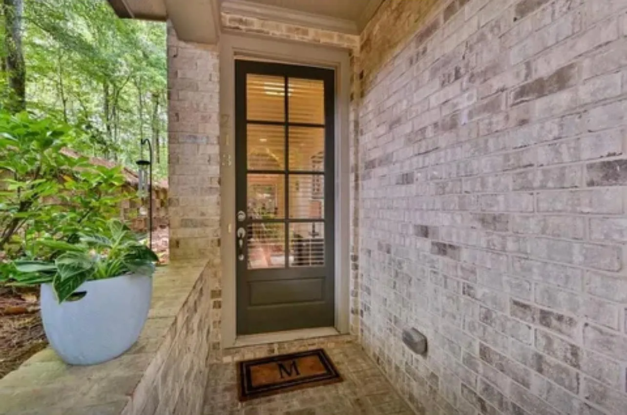 3 bed, 2.5 bath, 2186 sqft, $4,500 — Photo 2