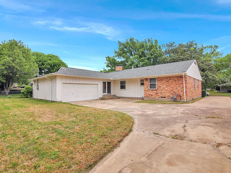 1007 Newberry Dr — Photo 17