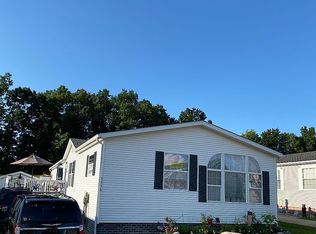 3558 Crystal Ridge Dr, Milford, MI 48380