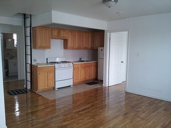 2nd image of 245 Woodbine St #2