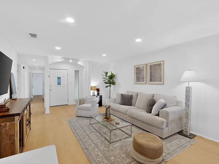 9807 Dallum Dr — Photo 4