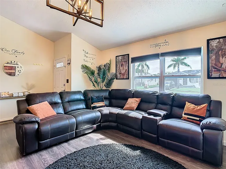1203 Mandarin Dr — Photo 7