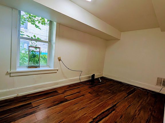 3rd image of 3262 W Palmer St