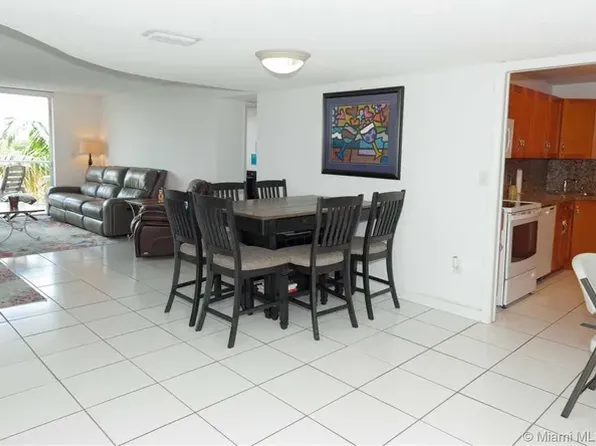 210 Seaview Dr, Key Biscayne, FL