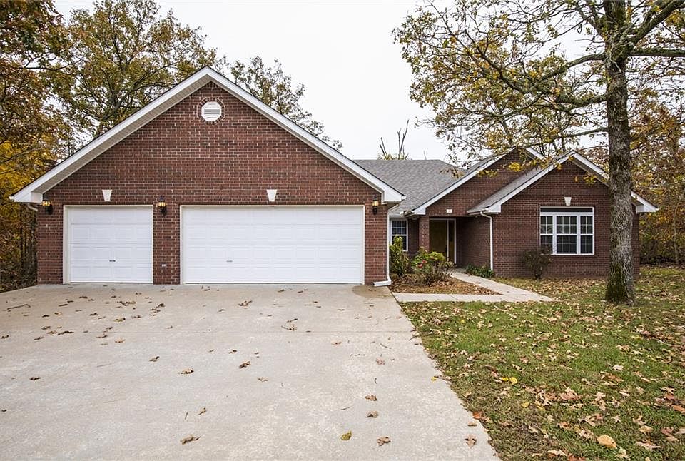 1st image of 16 Stonehaven Dr
