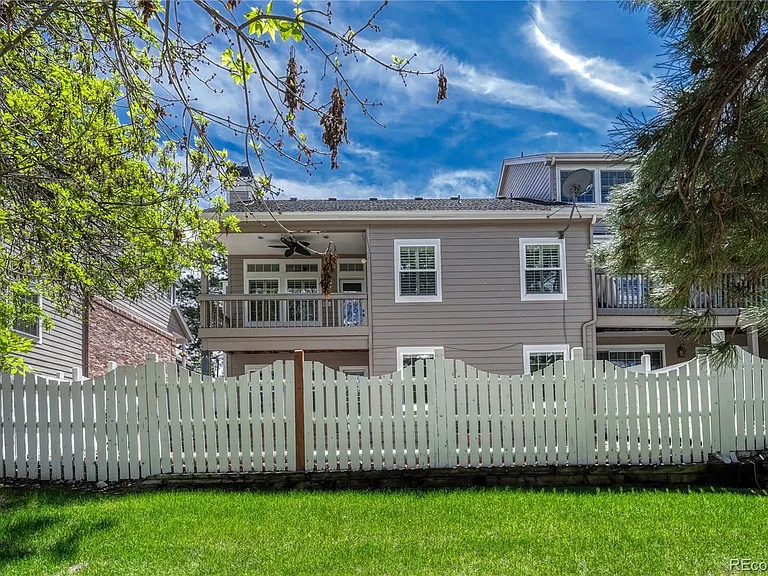 9885 Greensview Cir — Photo 45