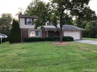 6516 Tamerlane Dr, West Bloomfield, MI 48322