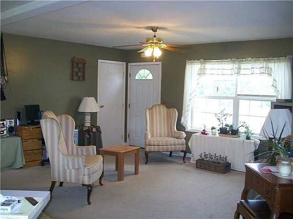 2nd image of 1695 Twin Oaks Dr