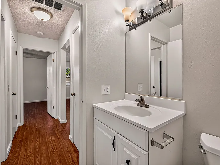 116 W Shasta Ave — Photo 8