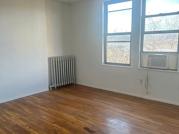 2nd image of 310 Woodworth Ave #10