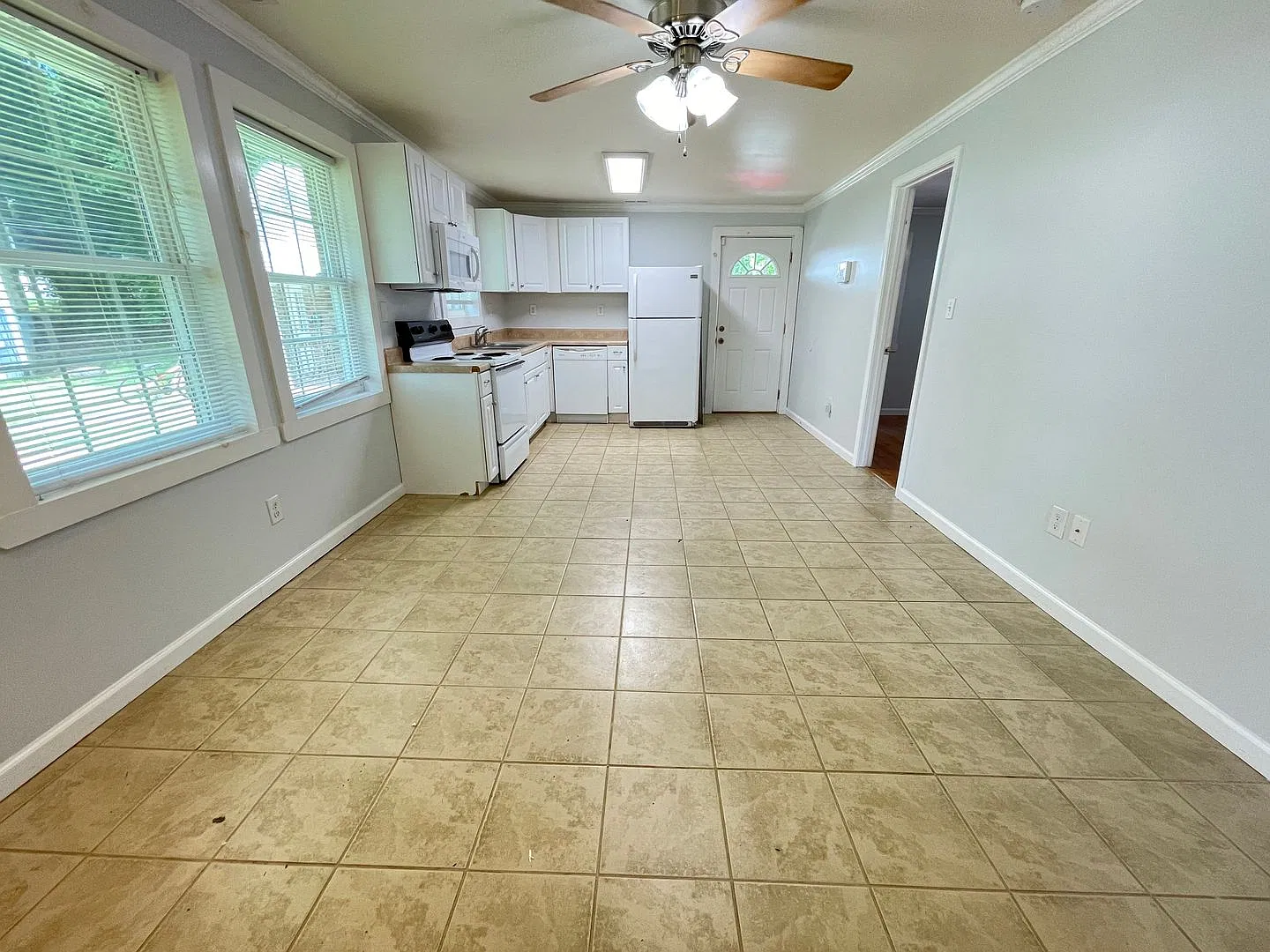 Walk to Campus & downtown from Whitaker St.- Updated 3br house w/ parking near UNC — Photo 4