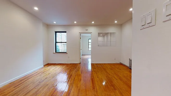 Rented by Bond New York | media 19