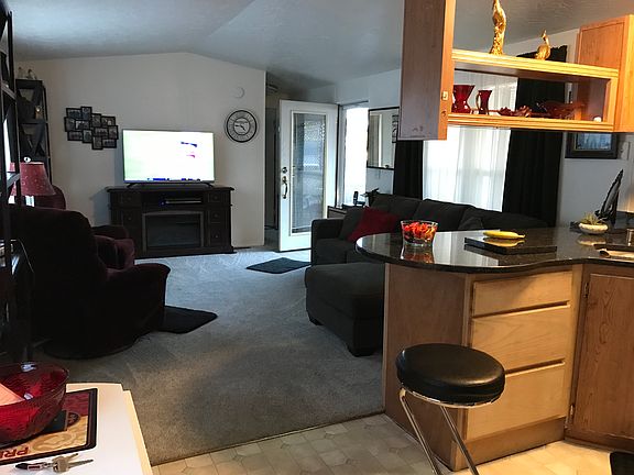 2nd image of 2150 Laura St Space 39