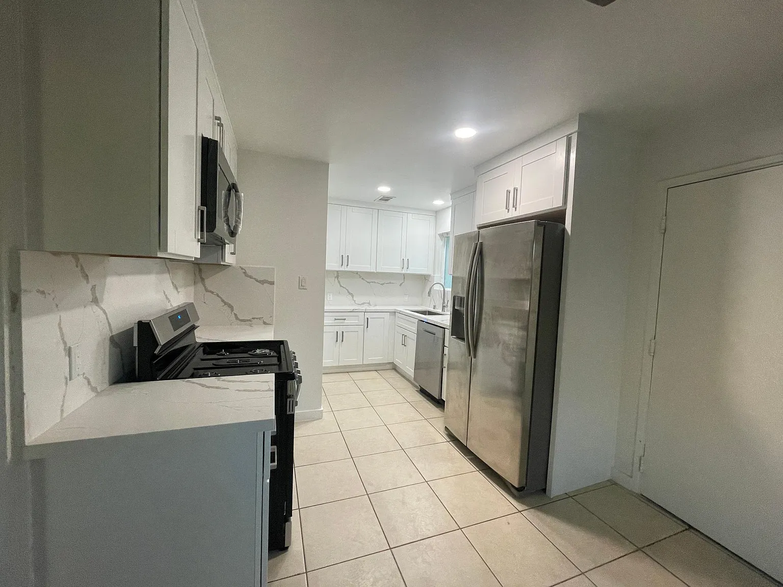 8761 Woodley Ave — Photo 4