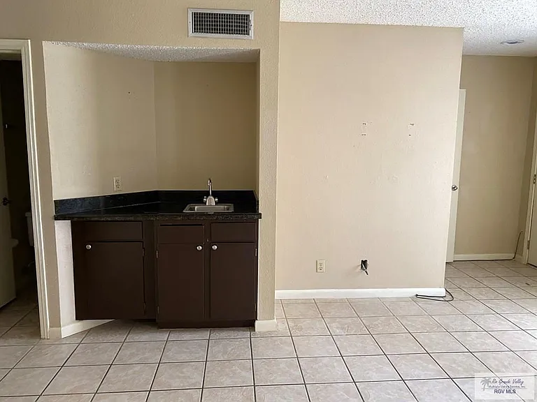 3500 Carmen Ave #302 — Photo 4