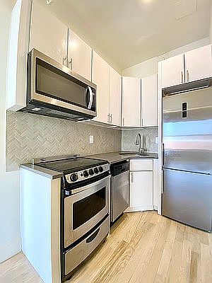 3rd image of 59 E 126th St #3B