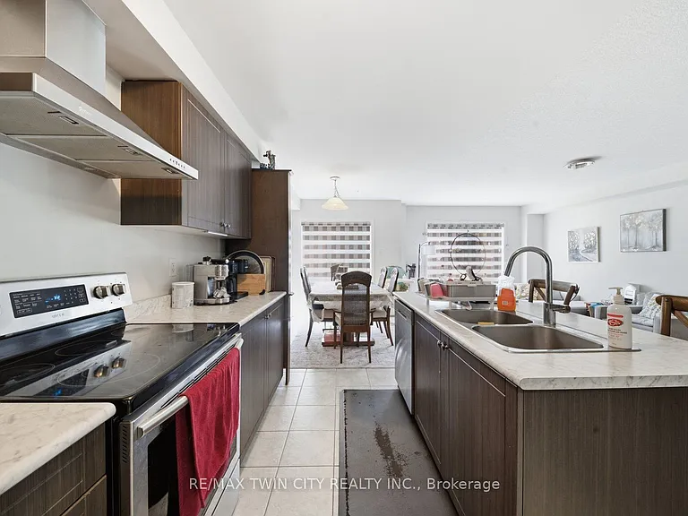 32 Cole Cres — Photo 9