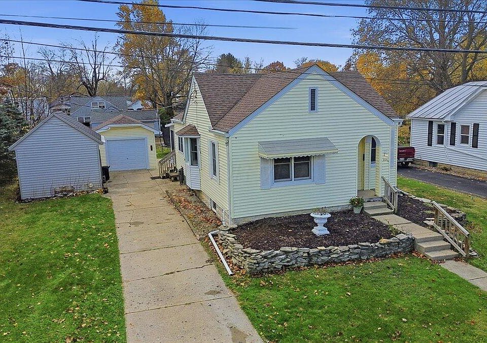 1st image of 304 Pine St