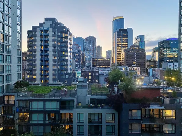 1055 Richards St #1002, Vancouver, BC V6B 0C2