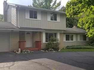 2075 Welch Rd, Commerce Township, MI 48390