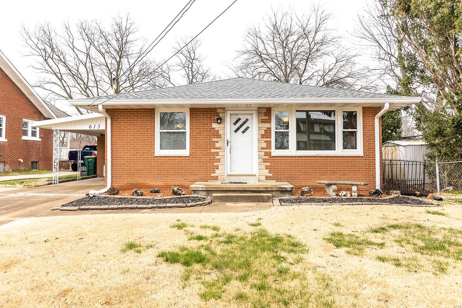 613 W Main St photo 1
