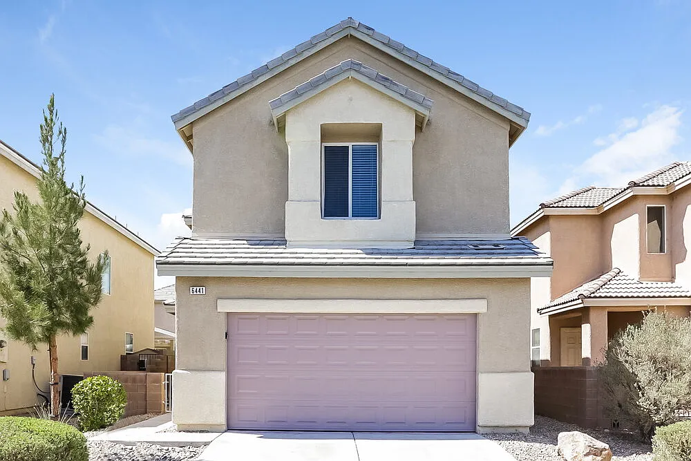 3 bed, 2.5 bath, 1816 sqft, $2,145 — Photo 1