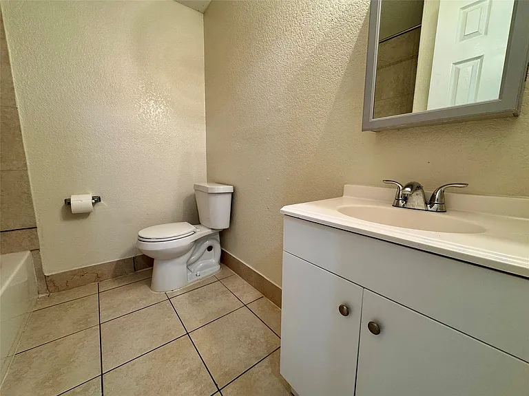 838 SW 14th St — Photo 26
