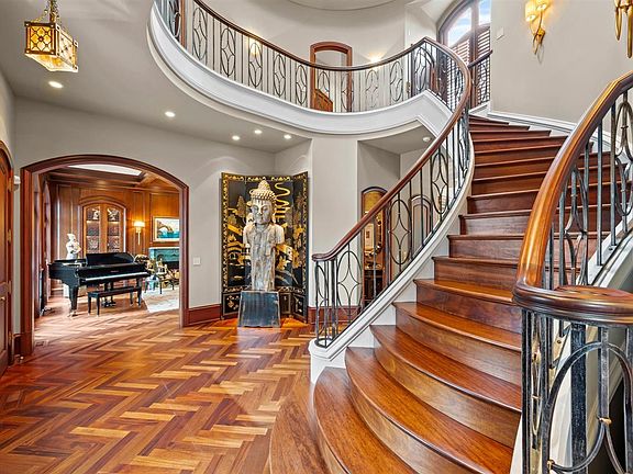 2nd image of 950 Lake Rd