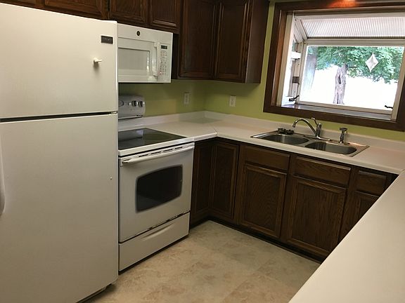 5th image of 323 E Waupansie St