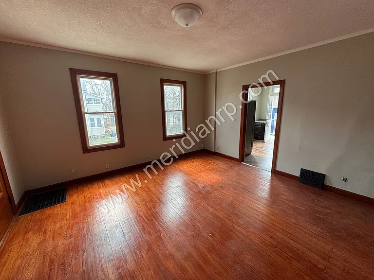 2403 N Clinton St — Photo 5