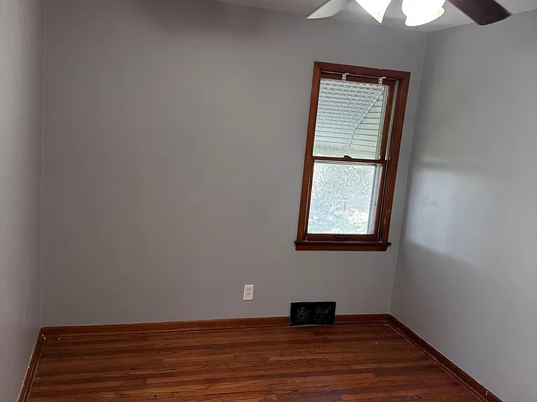 23901 Puritan Rd — Photo 8