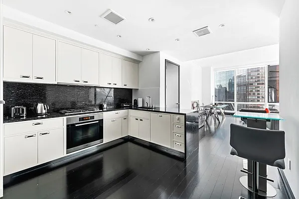 Rented by R New York | media 12