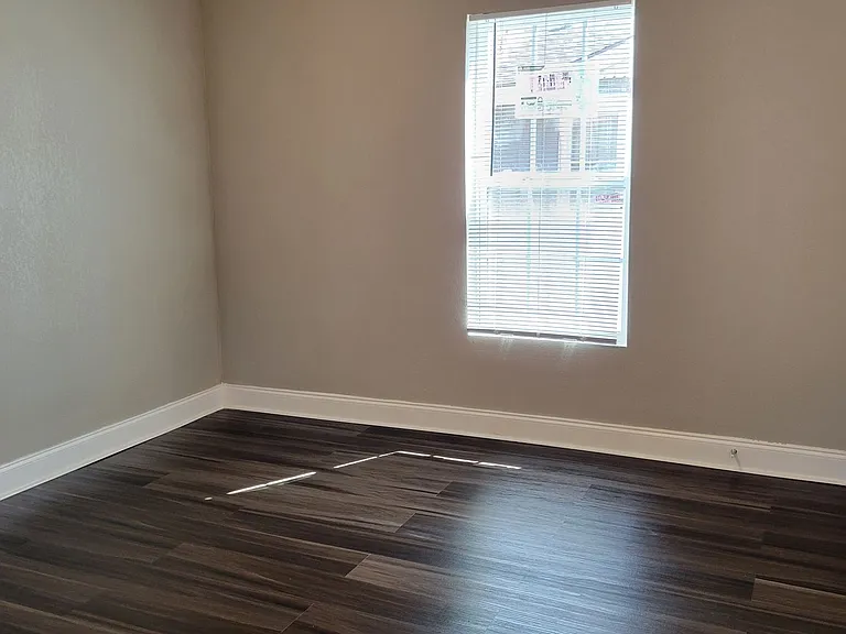 340 S 6th St — Photo 11
