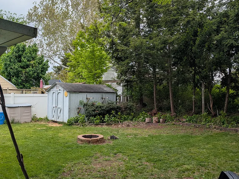 239 New York Ave — Photo 11