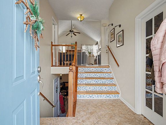 2nd image of 1109 Mistletoe Cir