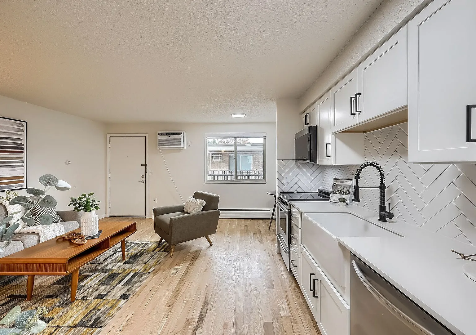 Miner Court — Photo 4