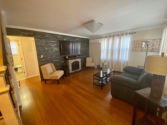 2nd image of 226 Kensington Ave